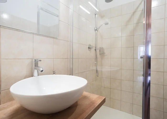 Vaticano - 3 Bagni - 11 Posti - 200mq - 7 Letti - Wifi Apartment *
