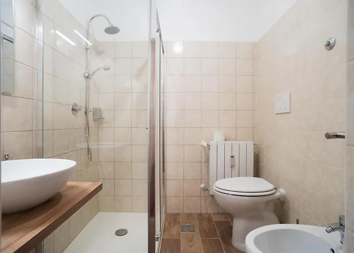 Vaticano - 3 Bagni - 11 Posti - 200mq - 7 Letti - Wifi